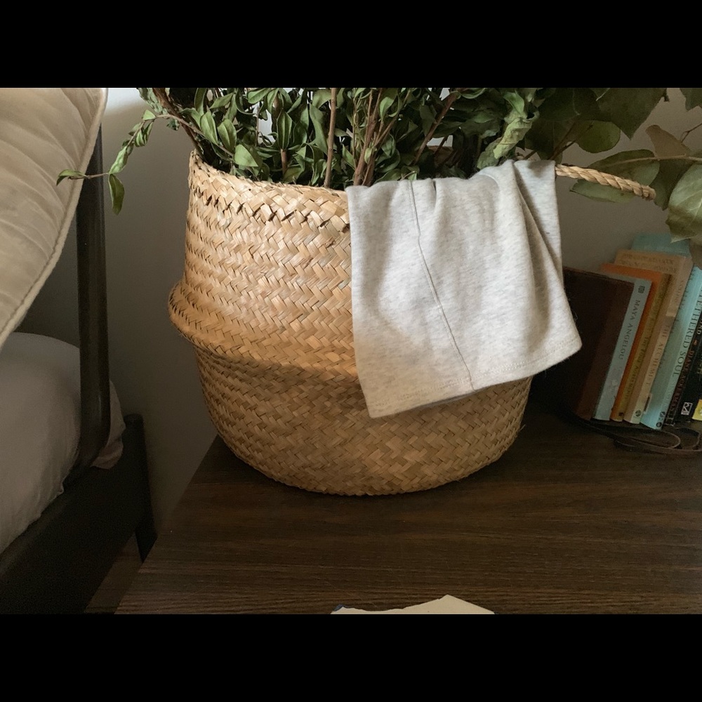 Brand new! Beautiful Oiselle weave basket